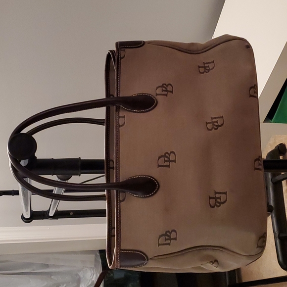 Authentic Dooney & Bourke bag - Picture 2 of 12